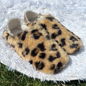 Toms Ezra Dark Natural Leopard Faux Fur Convertible Slippers Shoes Size 7.5